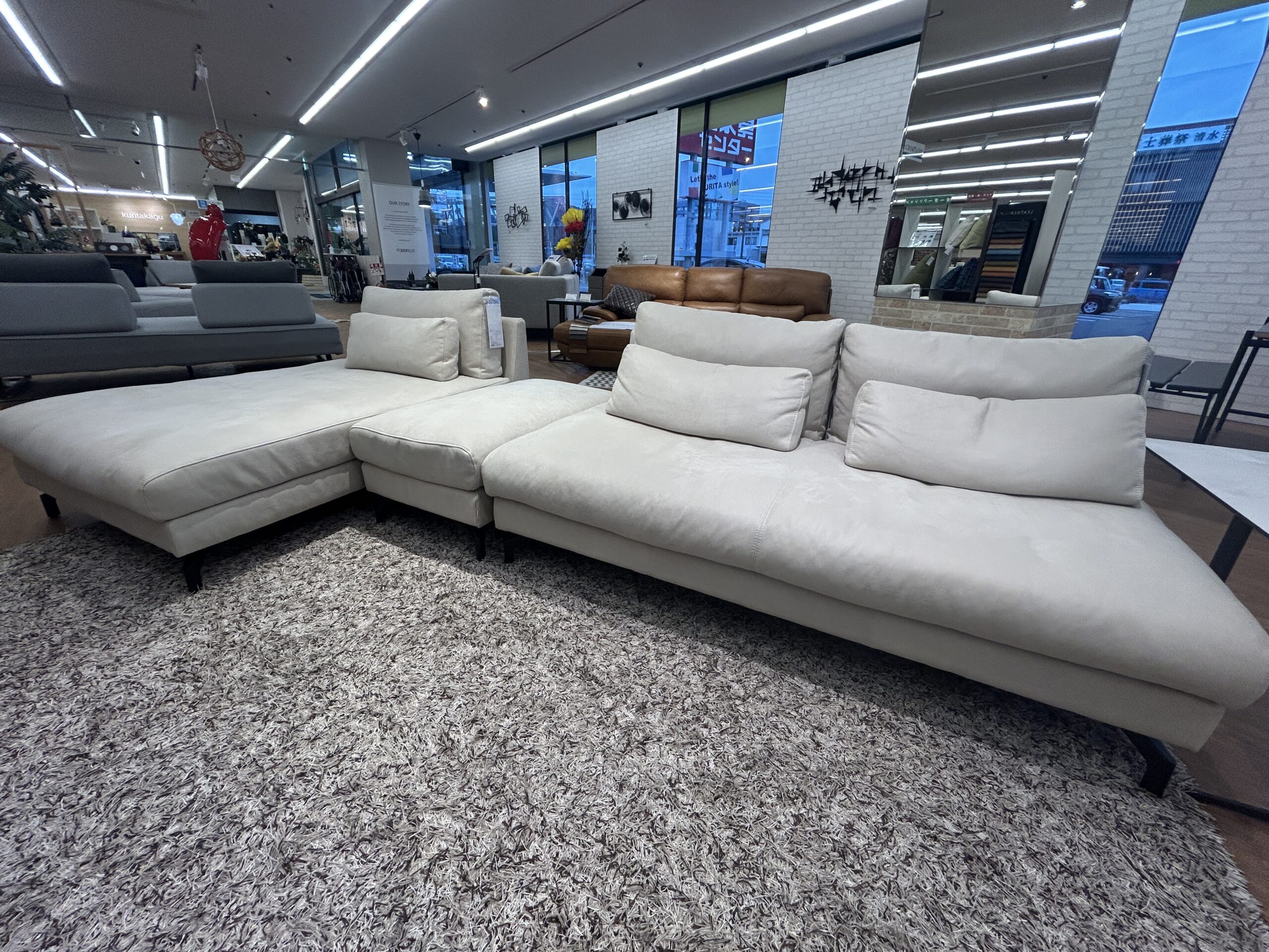 スタイリッシュなモジュール式ソファ 『GLACIERO (グラシエーロ